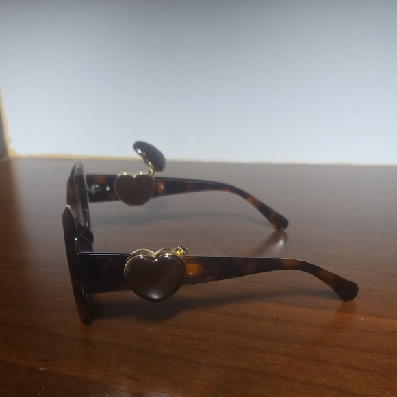 Tortoise Shell Women's Sunglasses - Picture 4 of 7